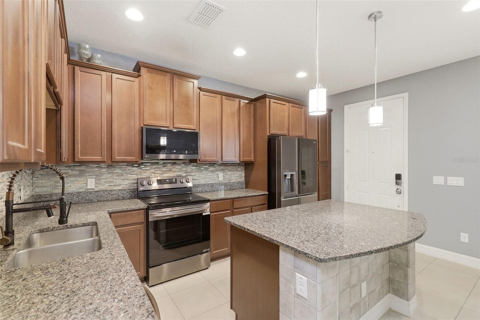 Townhouse at 10016 EAGLE CREEK CENTER BLVD, ORLANDO, photo 6 of 53