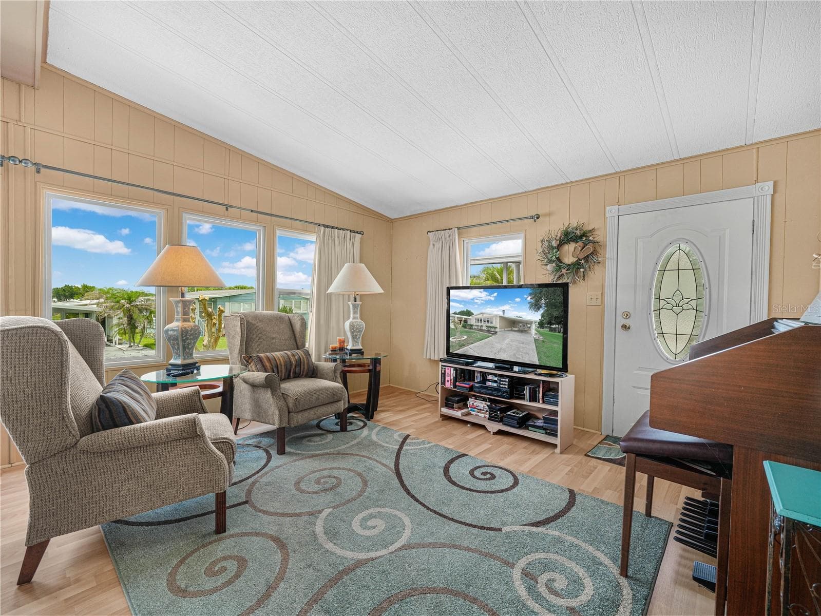 Manufactured Home at 1632 FOXWAY DR, LAKELAND, photo 4 of 27