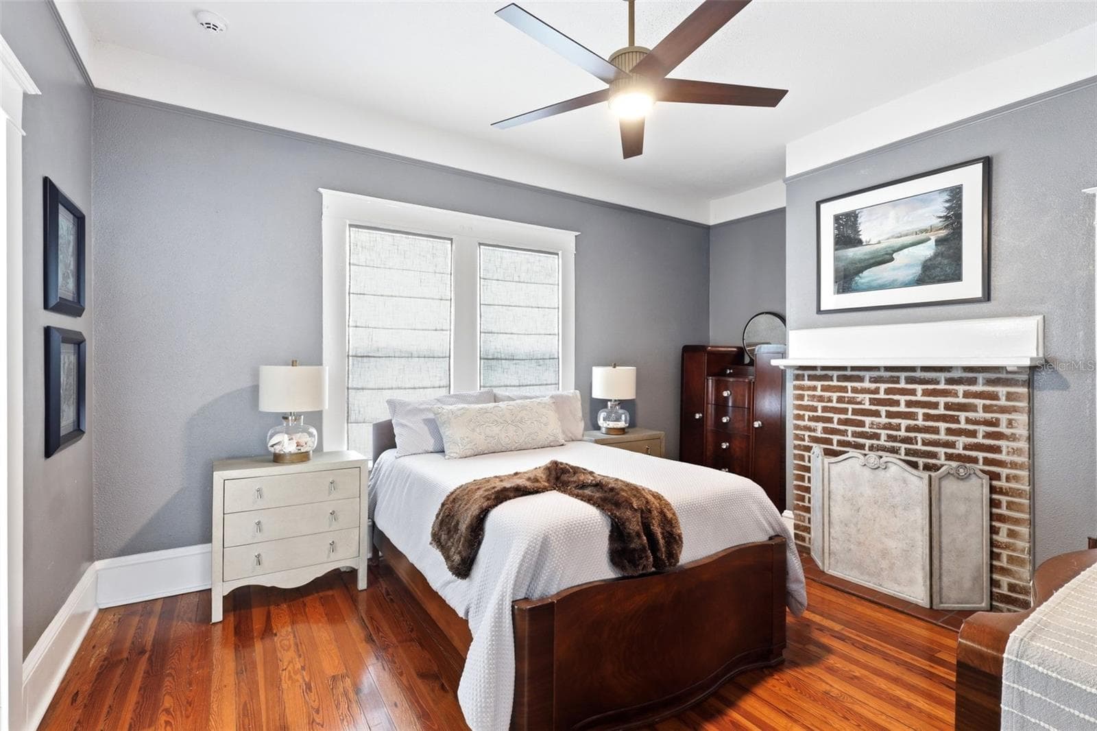 Main floor bedroom with fireplace - 47 DAVIS AVE, UMATILLA