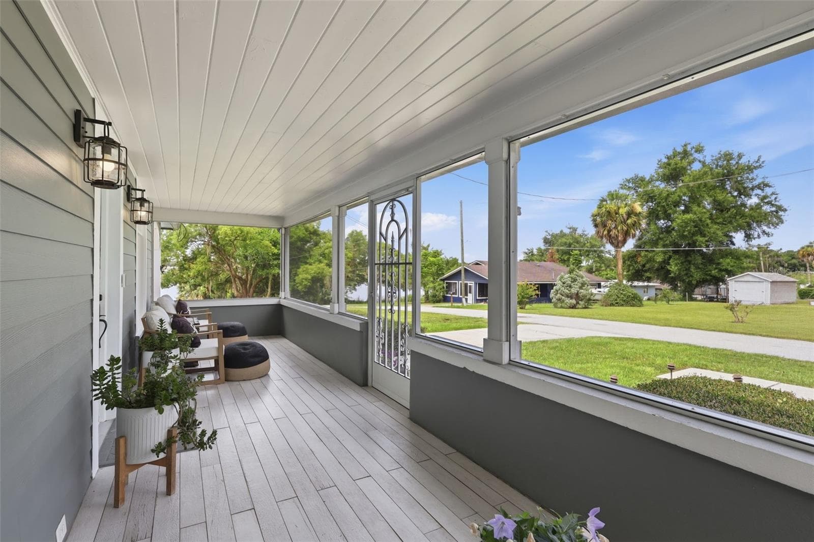 Front screened porch towards Lake Enola. - 47 DAVIS AVE, UMATILLA