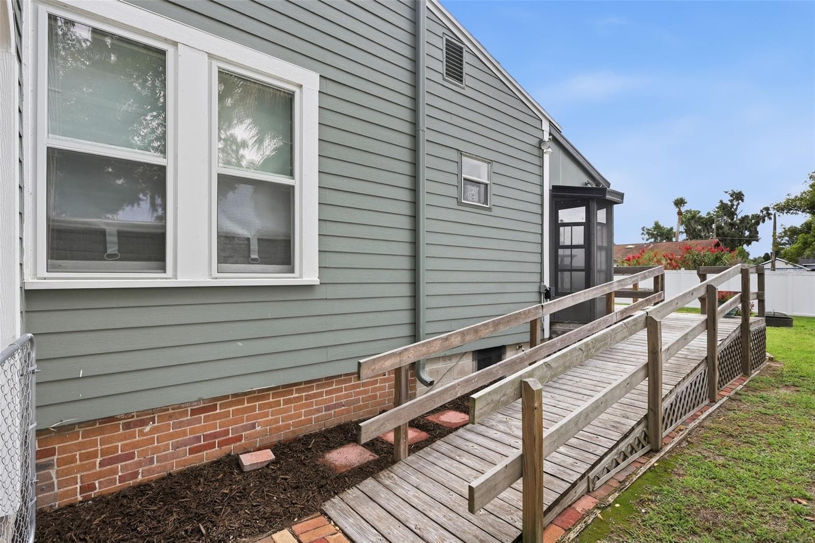 Ramp to deck in backyard - 47 DAVIS AVE, UMATILLA