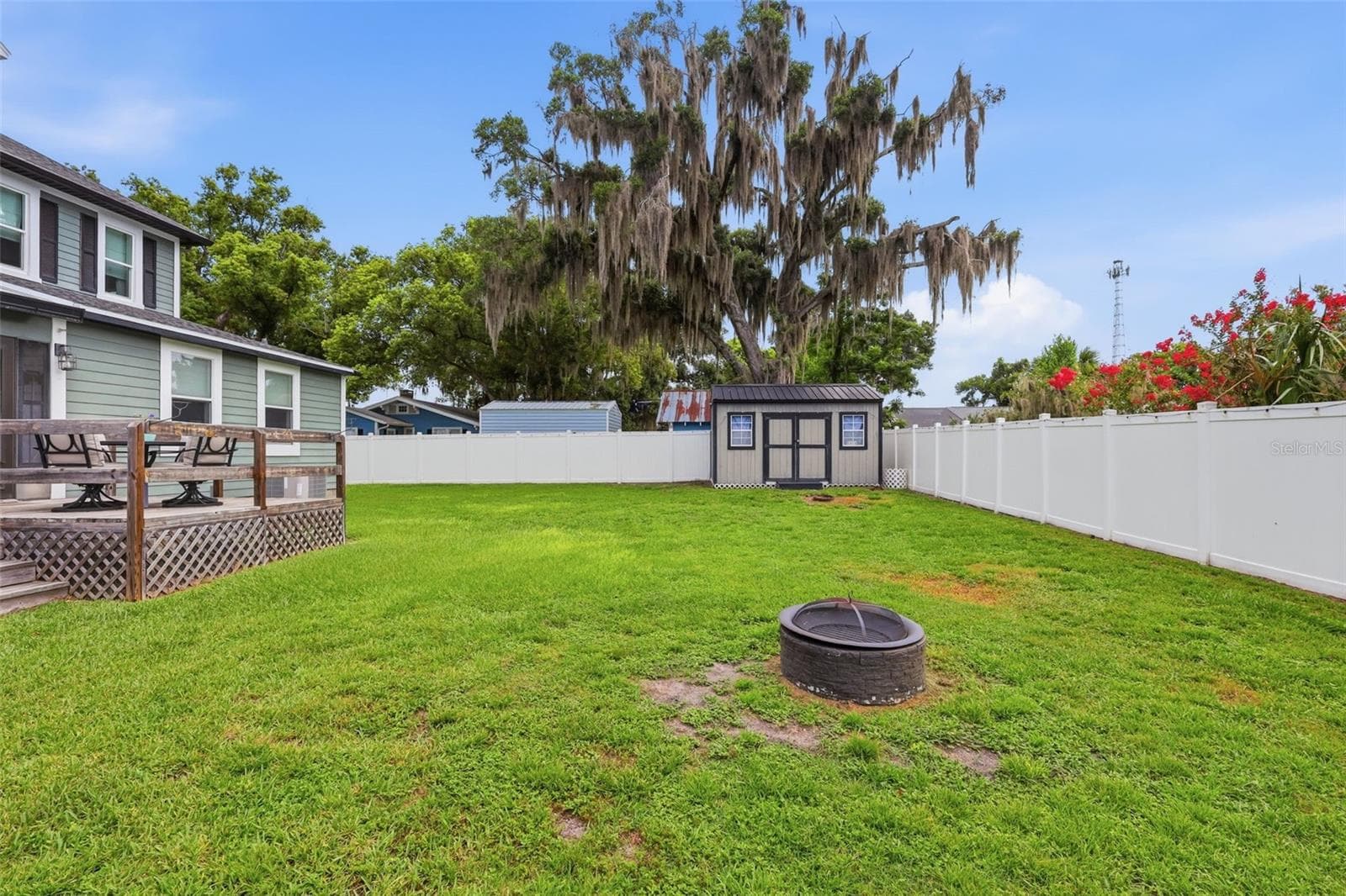 Backyard fireplace - 47 DAVIS AVE, UMATILLA