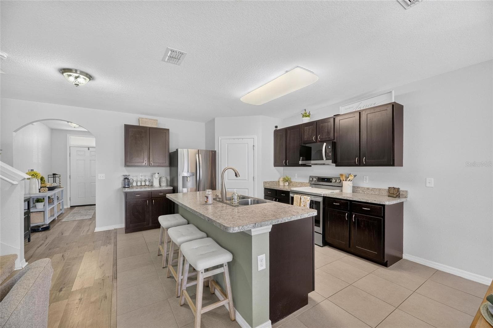 Kitchen - 8115 HARWICH PORT LN, GIBSONTON
