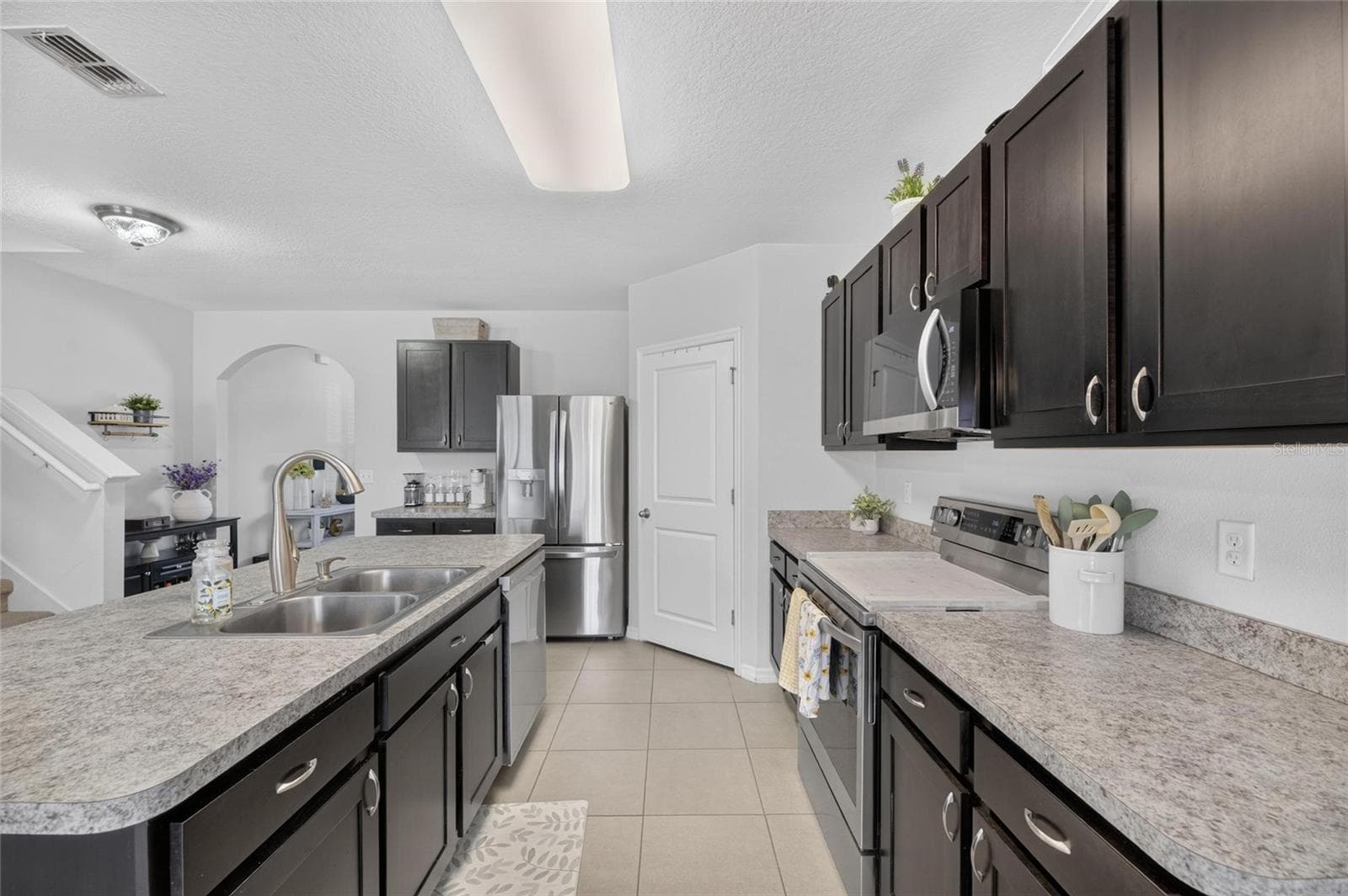 Kitchen - 8115 HARWICH PORT LN, GIBSONTON