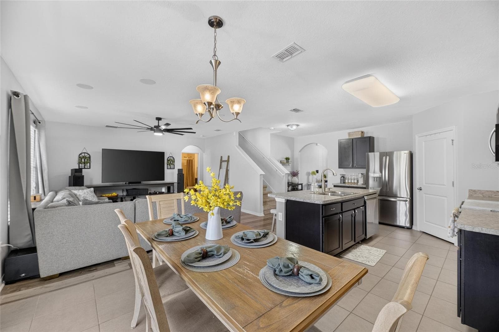 Kitchen/Dining/Living Combo - 8115 HARWICH PORT LN, GIBSONTON