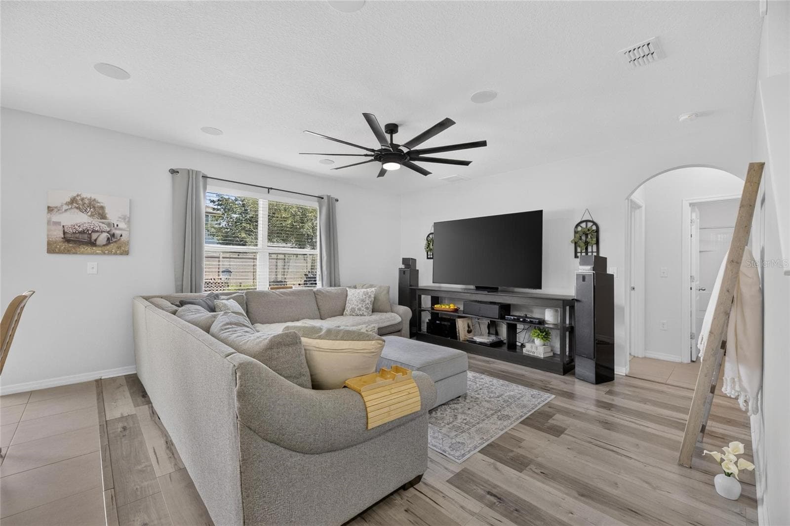 Living Area - 8115 HARWICH PORT LN, GIBSONTON