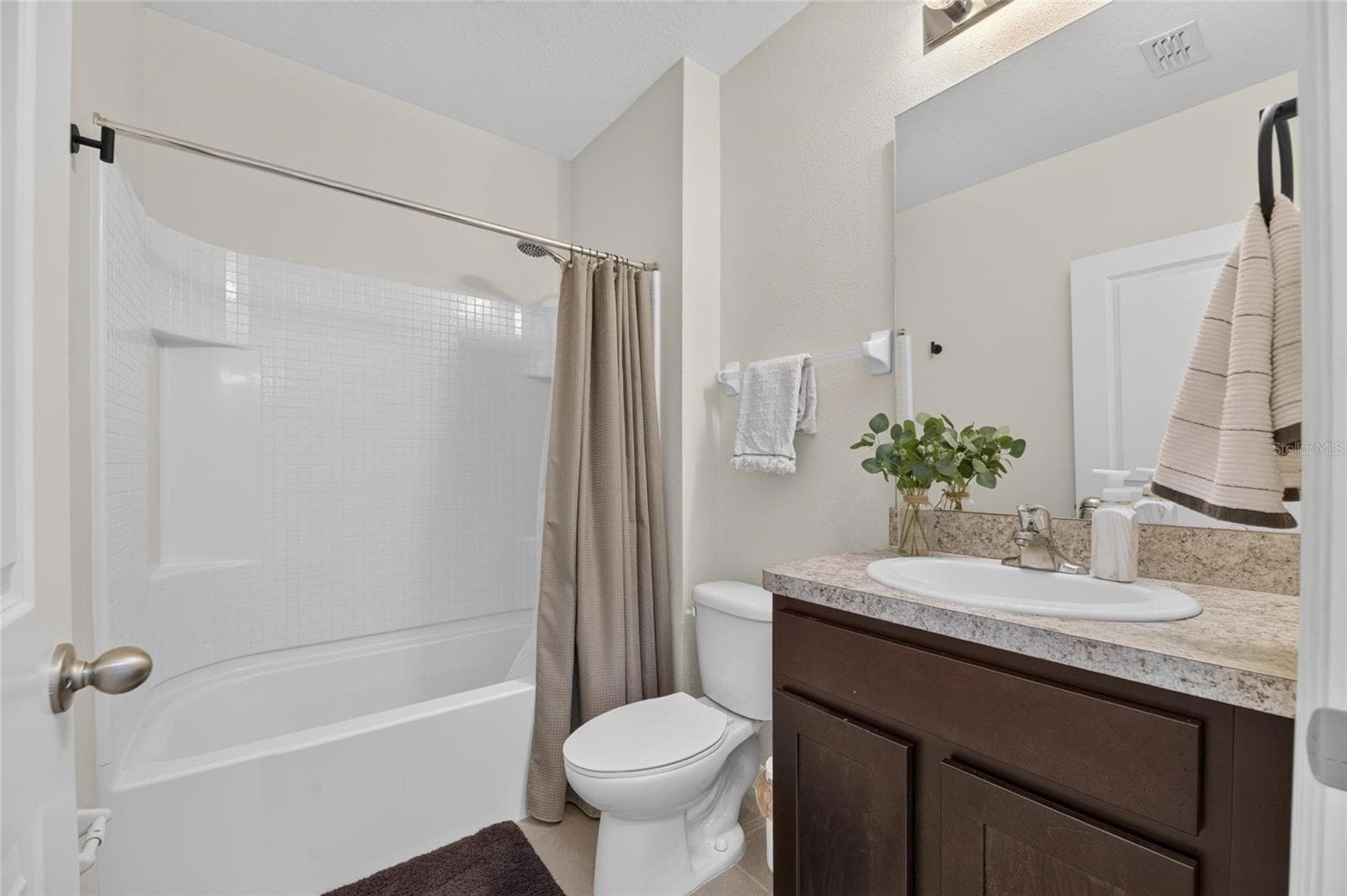 1st Floor Bathroom - 8115 HARWICH PORT LN, GIBSONTON
