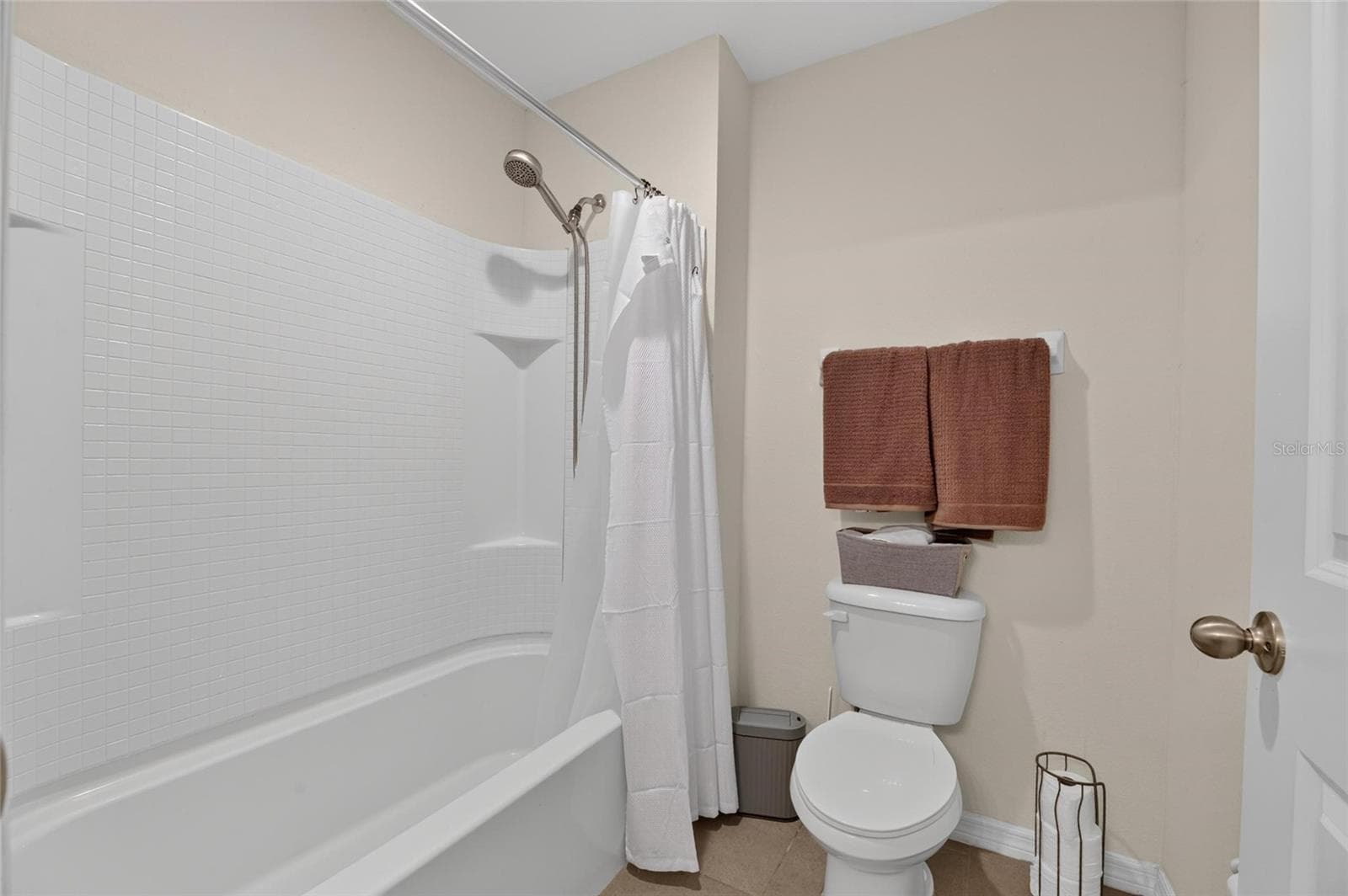 3rd Bathroom - 8115 HARWICH PORT LN, GIBSONTON