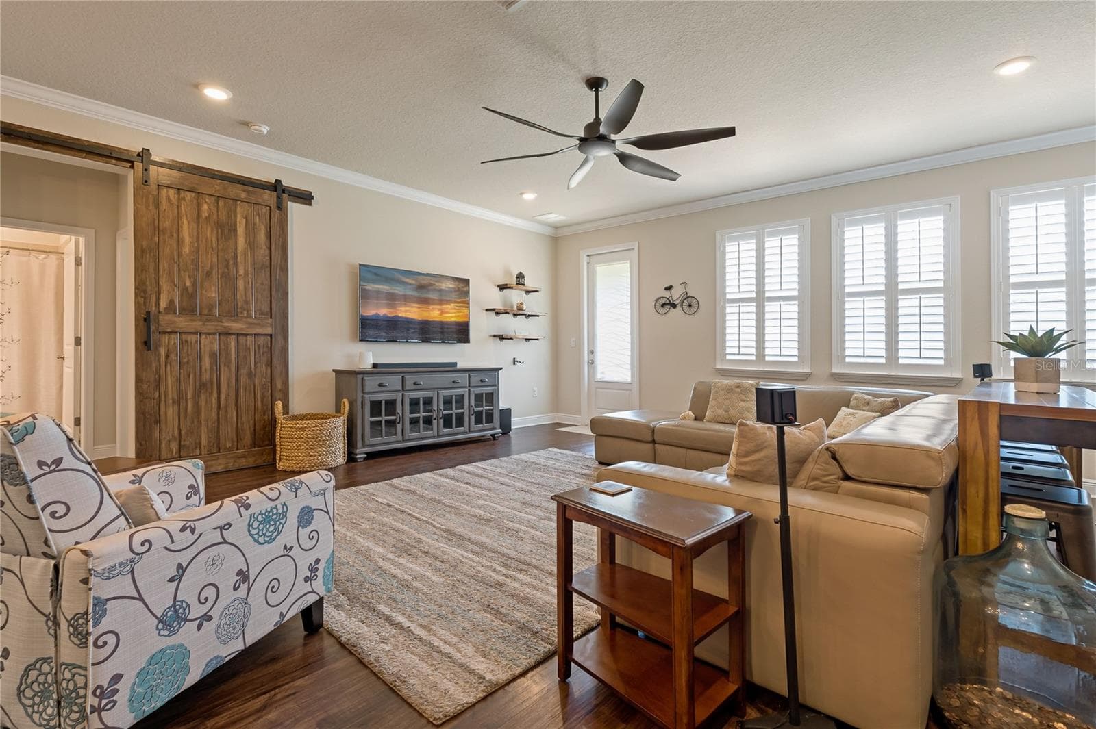 Vinyl Plank Flooring throughout! - 597 OZONA VILLAGE DR, PALM HARBOR