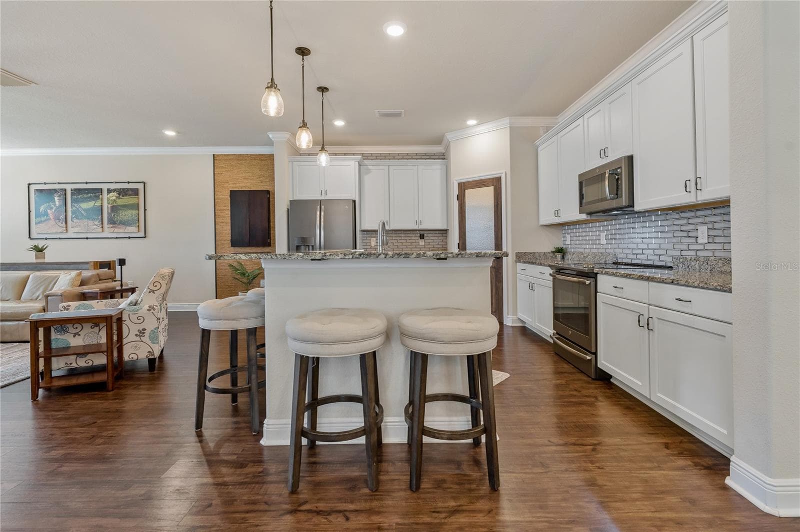 Solid Wood Cabinetry and Quartz Countertops - 597 OZONA VILLAGE DR, PALM HARBOR