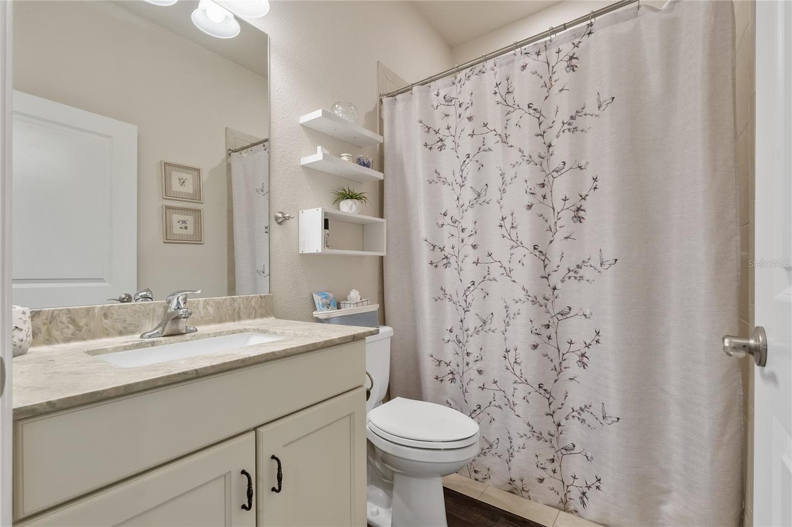 Full Bathroom Connected to Ensuite Downstairs! - 597 OZONA VILLAGE DR, PALM HARBOR