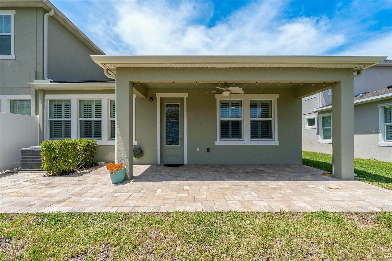 Beautiful Brick Pavers in your covered Lanai! - 597 OZONA VILLAGE DR, PALM HARBOR