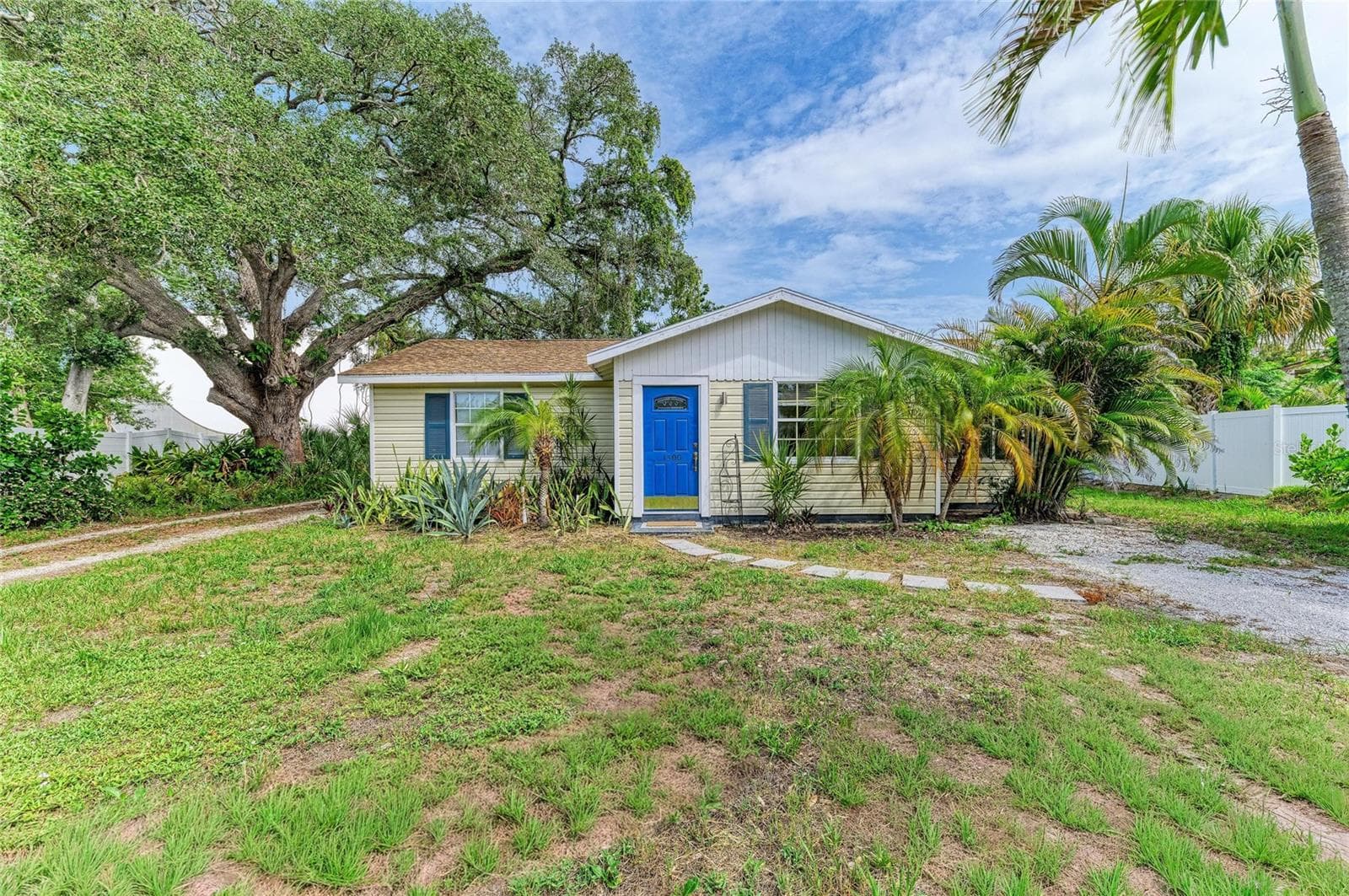 Single Family Residence at 1300 LOMA LINDA CT, SARASOTA, photo 2 of 54