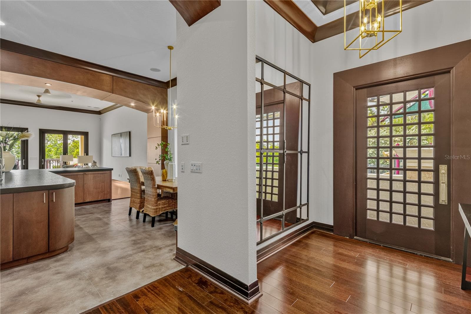 View of entryway and partial view of kitchen. - 1008 PASEO DEL RIO NE, ST PETERSBURG