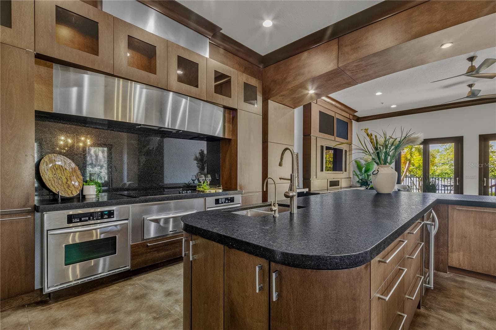 Chef's kichen with stainless steel appliances - 1008 PASEO DEL RIO NE, ST PETERSBURG