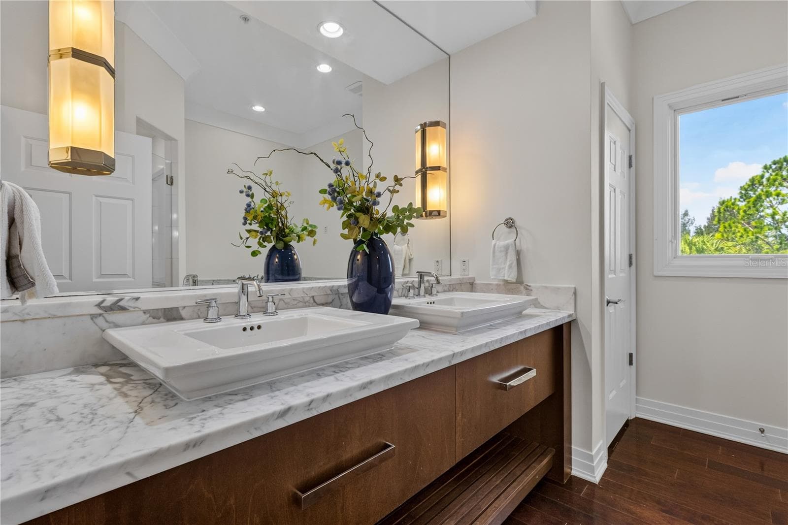 Master bathroom with double sink marble top vanity - 1008 PASEO DEL RIO NE, ST PETERSBURG