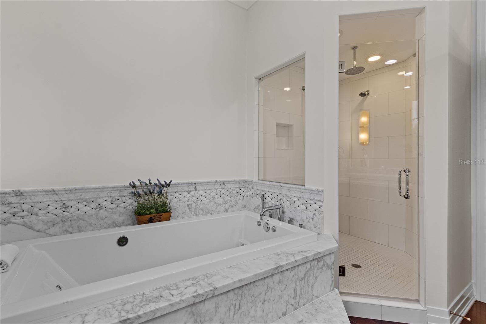 Impressive, deep jetted marble tub in the master bathroom. - 1008 PASEO DEL RIO NE, ST PETERSBURG