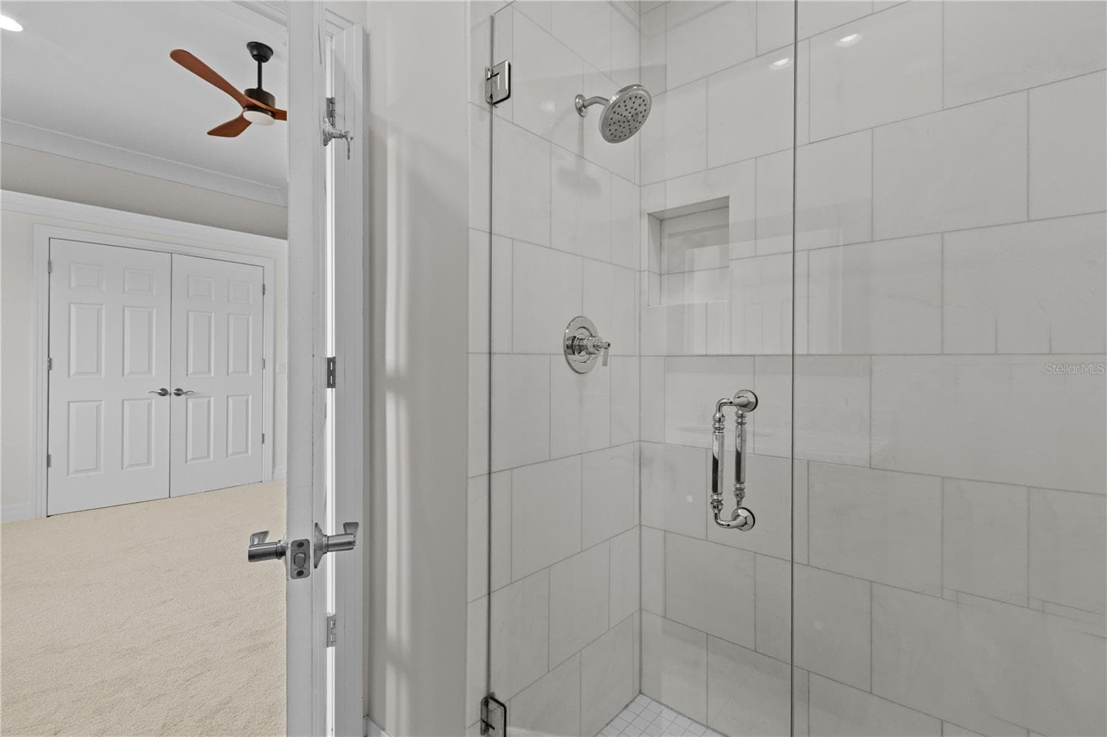 Oversized master bathroom shower - 1008 PASEO DEL RIO NE, ST PETERSBURG