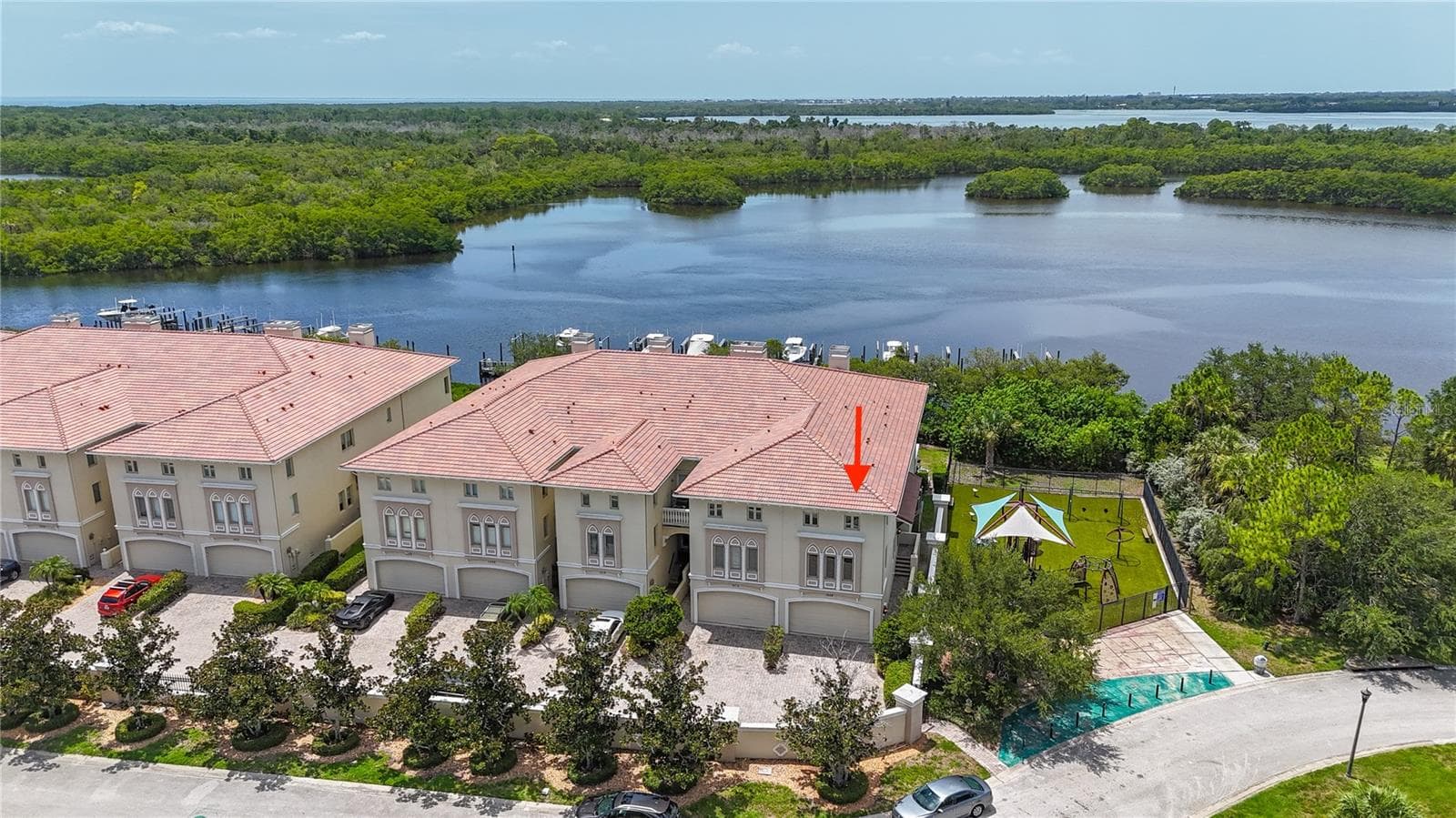 Welcome to 1008 Paseo Del Rio NE in St Petersburg, Florida. - 1008 PASEO DEL RIO NE, ST PETERSBURG