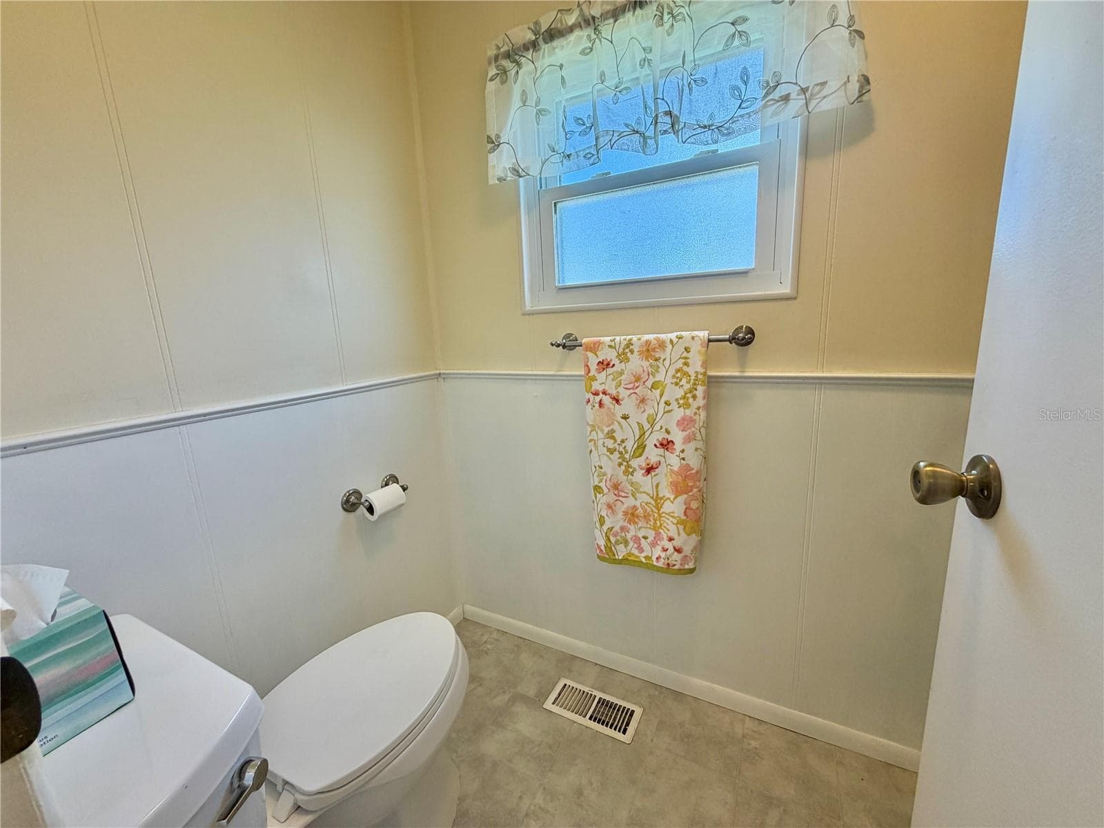 Mobile Home at 115 GARDENIA WAY, LEESBURG, photo 52 of 70