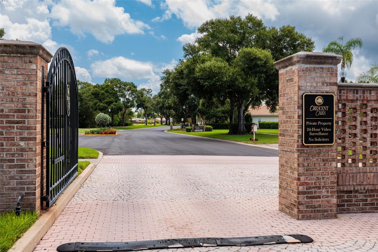 Two gates, one for residents, one for visitors - 1338 DARTFORD DR, TARPON SPRINGS