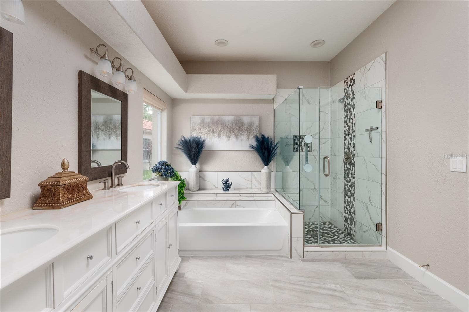 Updated ensuite bathroom - 1338 DARTFORD DR, TARPON SPRINGS