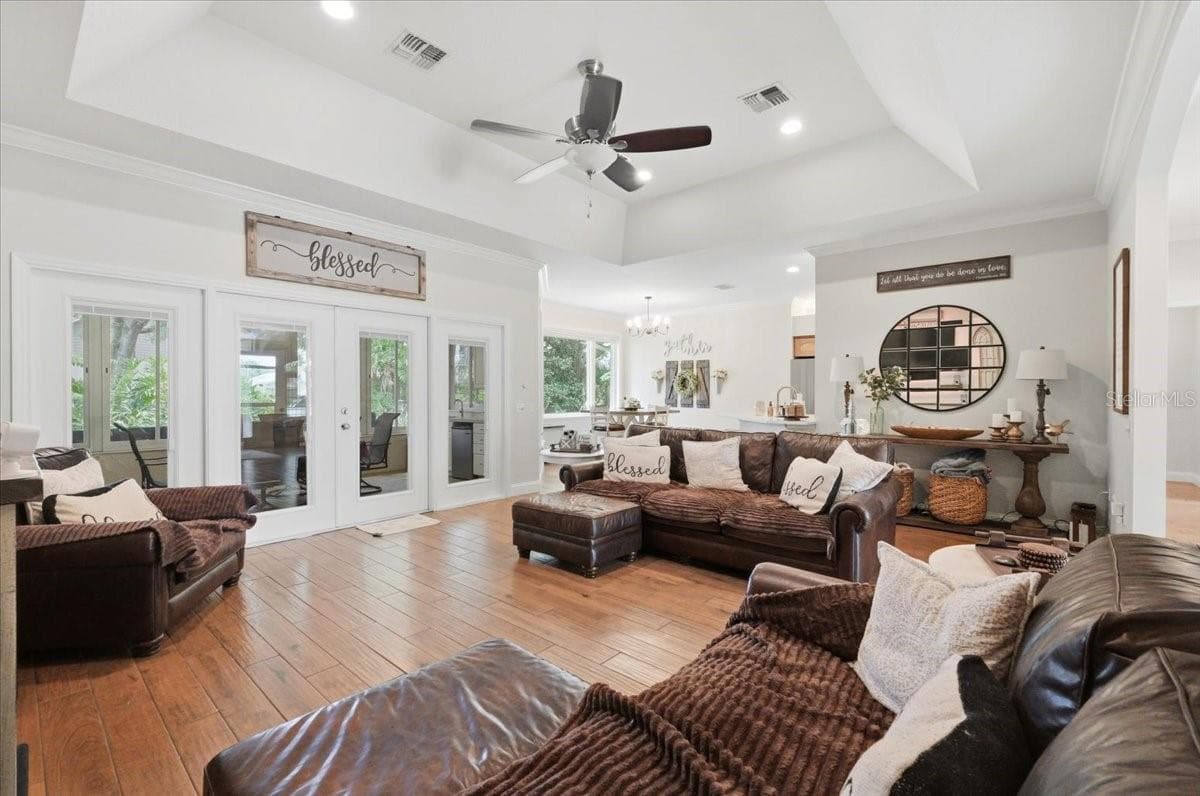 spacious great rm w/ French doors to Fl rm - 3158 BEAUCHAMP CT, WINTER HAVEN