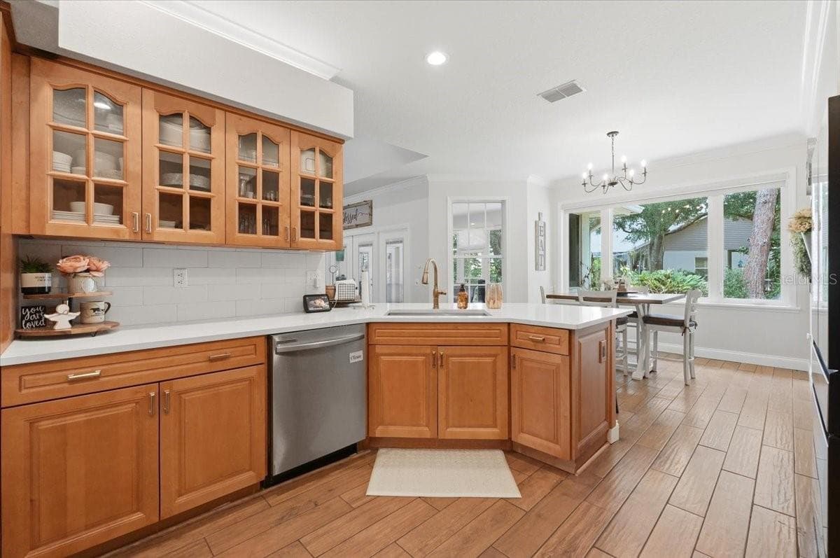 soft accent lighting over kitchen cabinets - 3158 BEAUCHAMP CT, WINTER HAVEN
