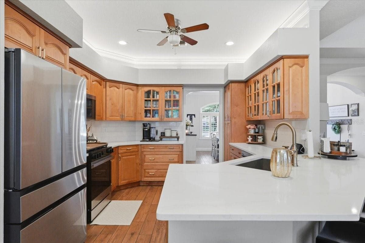 new refrigerator, microwave & gas range/oven - 3158 BEAUCHAMP CT, WINTER HAVEN