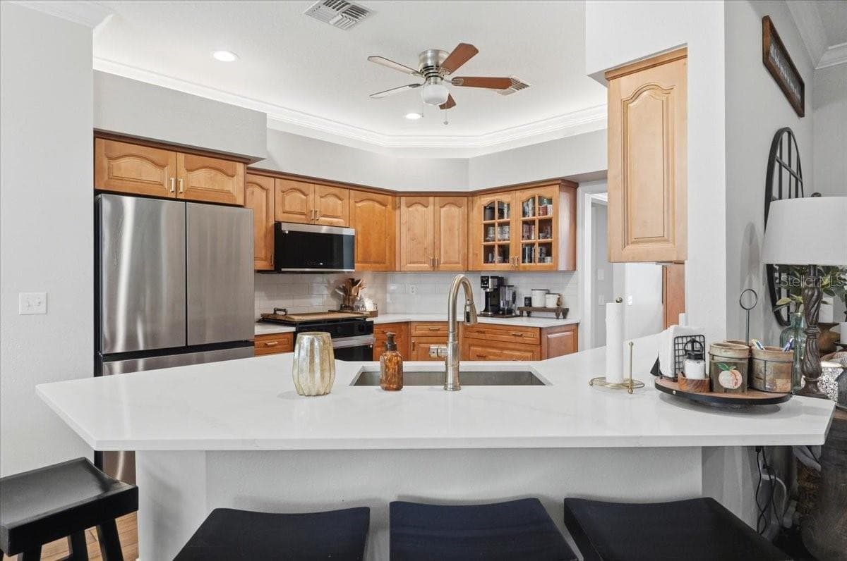 breakfast bar - 3158 BEAUCHAMP CT, WINTER HAVEN