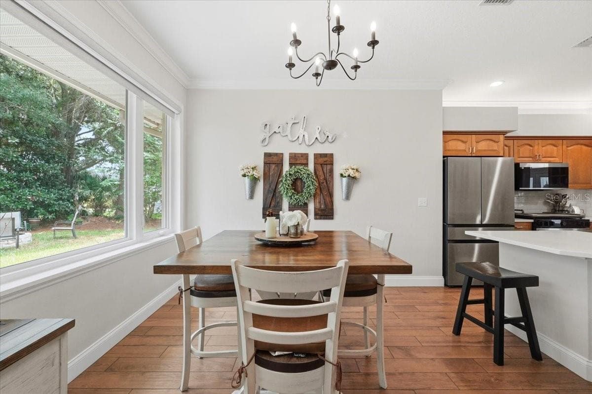breakfast nook overlooking back yard - 3158 BEAUCHAMP CT, WINTER HAVEN