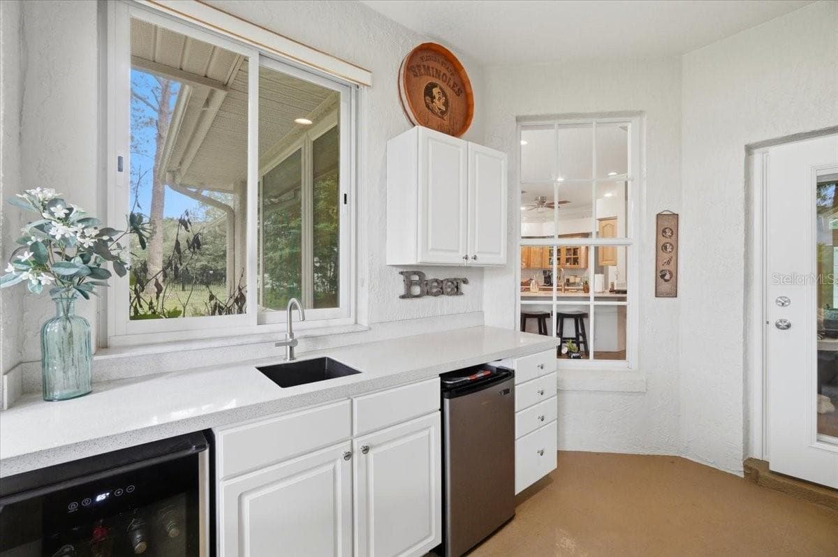 Fl rm wet bar w/ quartz countertop - 3158 BEAUCHAMP CT, WINTER HAVEN
