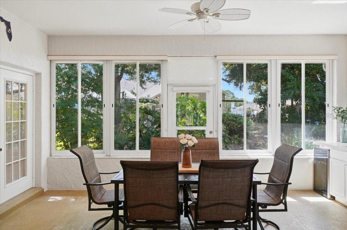 Florida room w/ lovely views - 3158 BEAUCHAMP CT, WINTER HAVEN