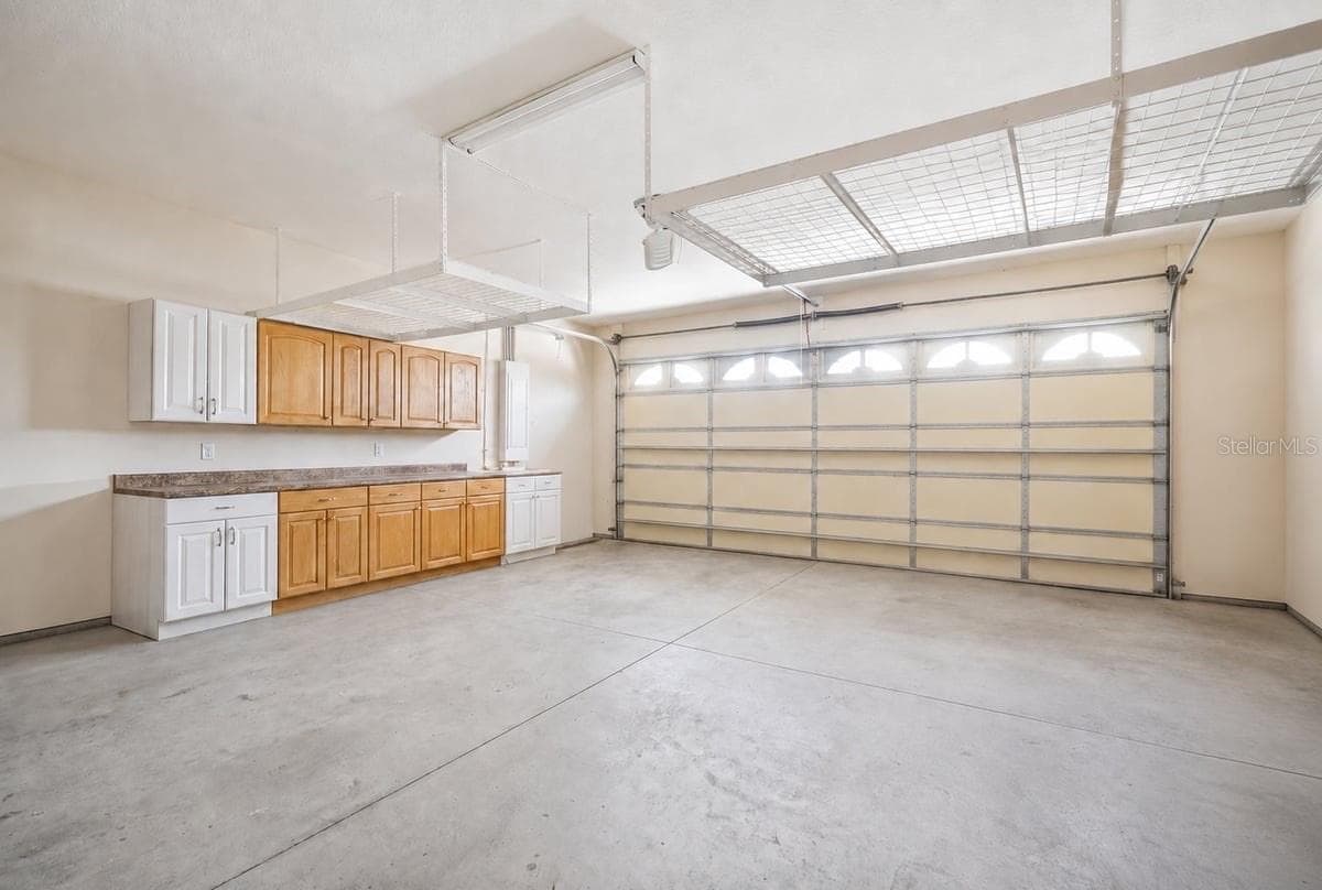 dbl car garage w/ wash tub & storage cabinets - 3158 BEAUCHAMP CT, WINTER HAVEN