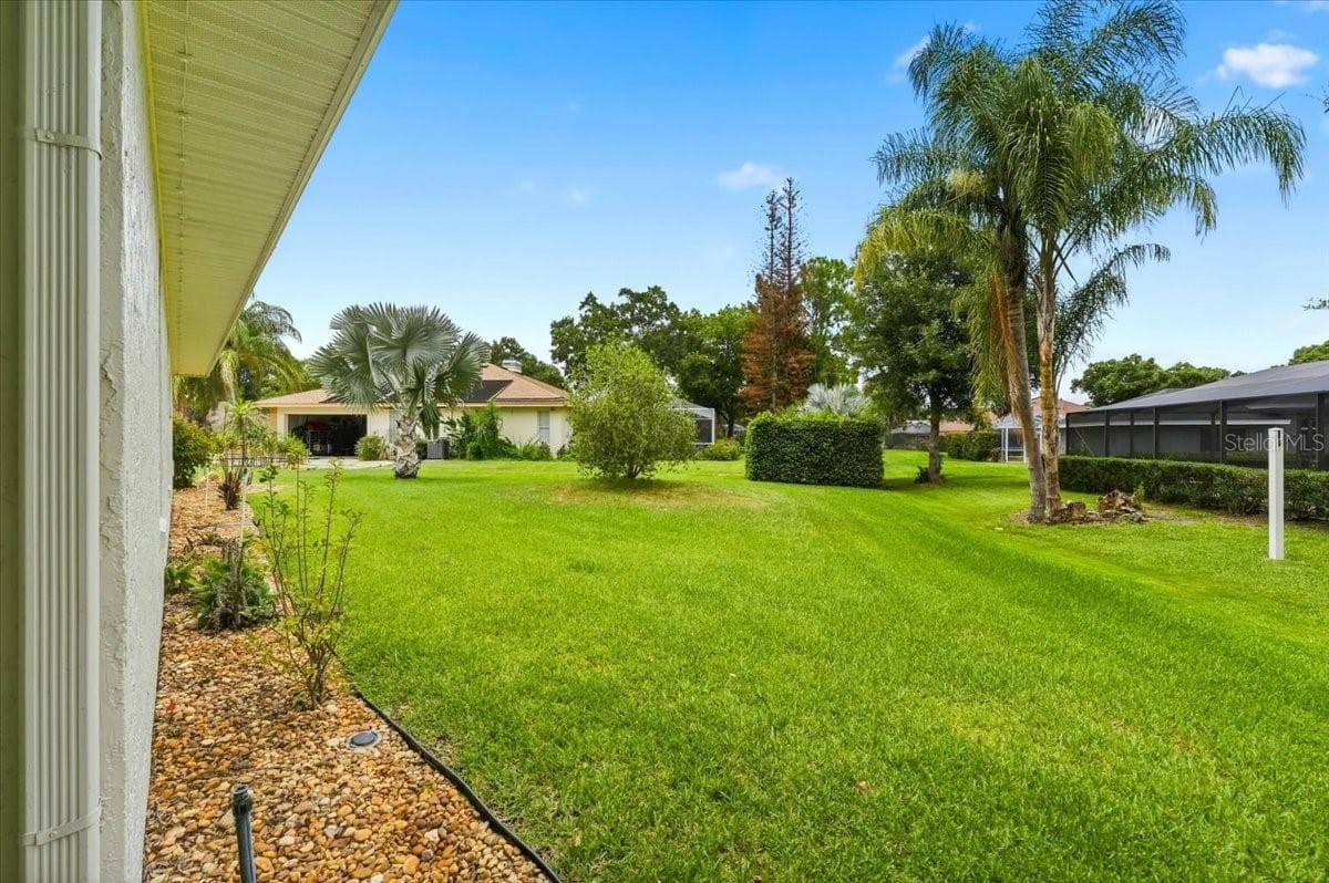 side yard view - 3158 BEAUCHAMP CT, WINTER HAVEN