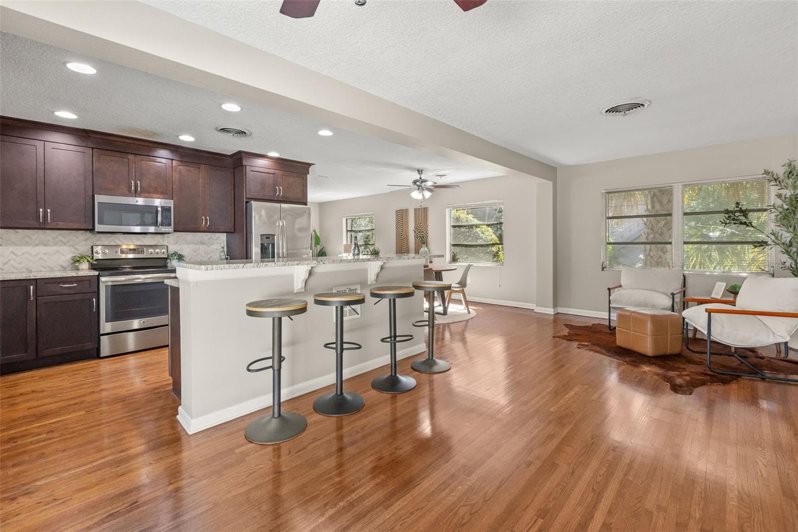 Single Family Residence at 820 RUGBY ST, ORLANDO, photo 10 of 30