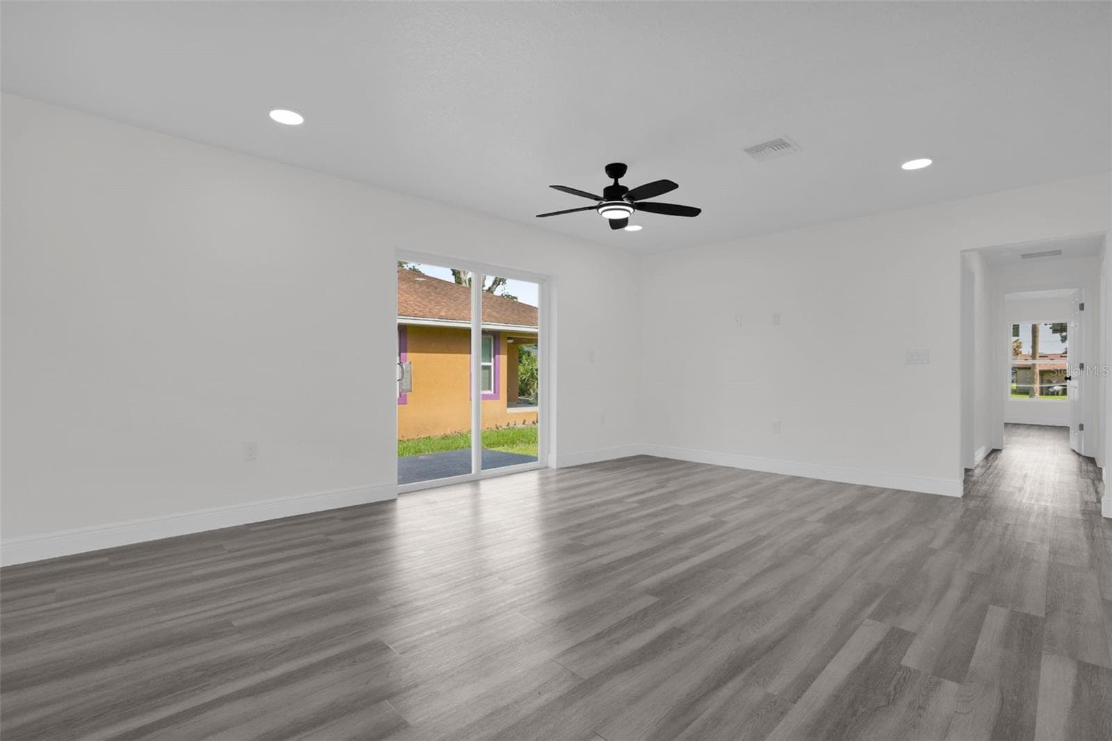 Single Family Residence at 1704 W 15TH ST, SANFORD, photo 2 of 24