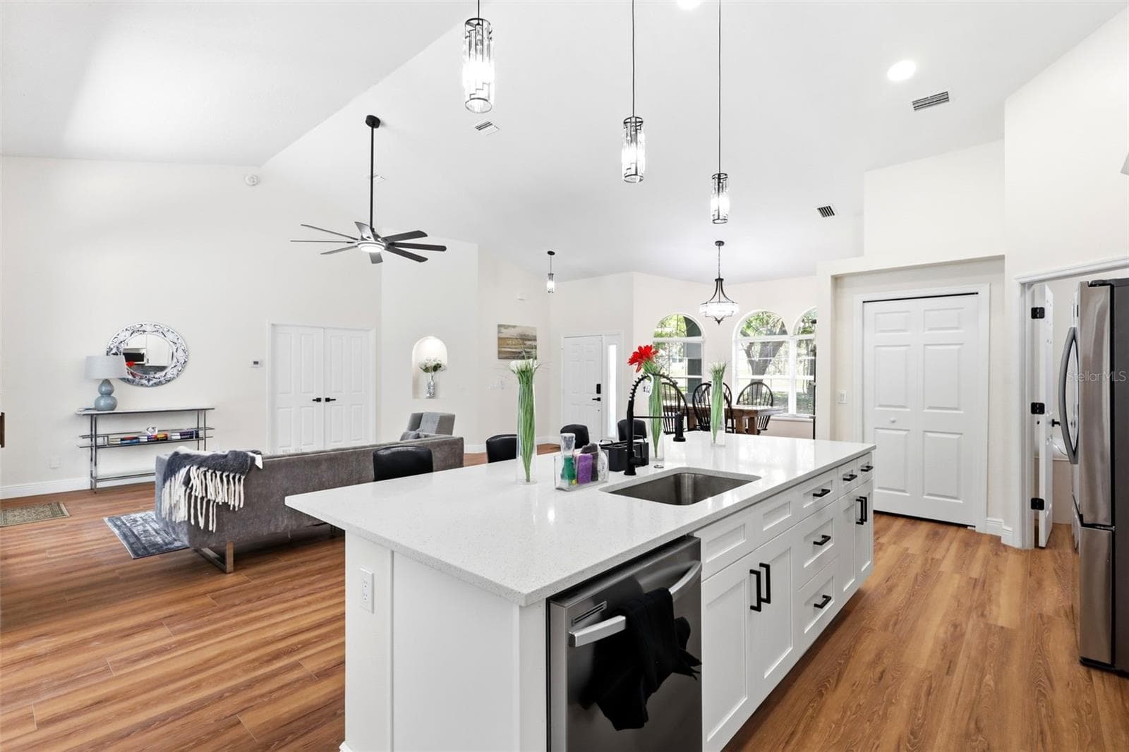 Single Family Residence at 5042 N PEPPERMINT DR, BEVERLY HILLS, photo 17 of 52