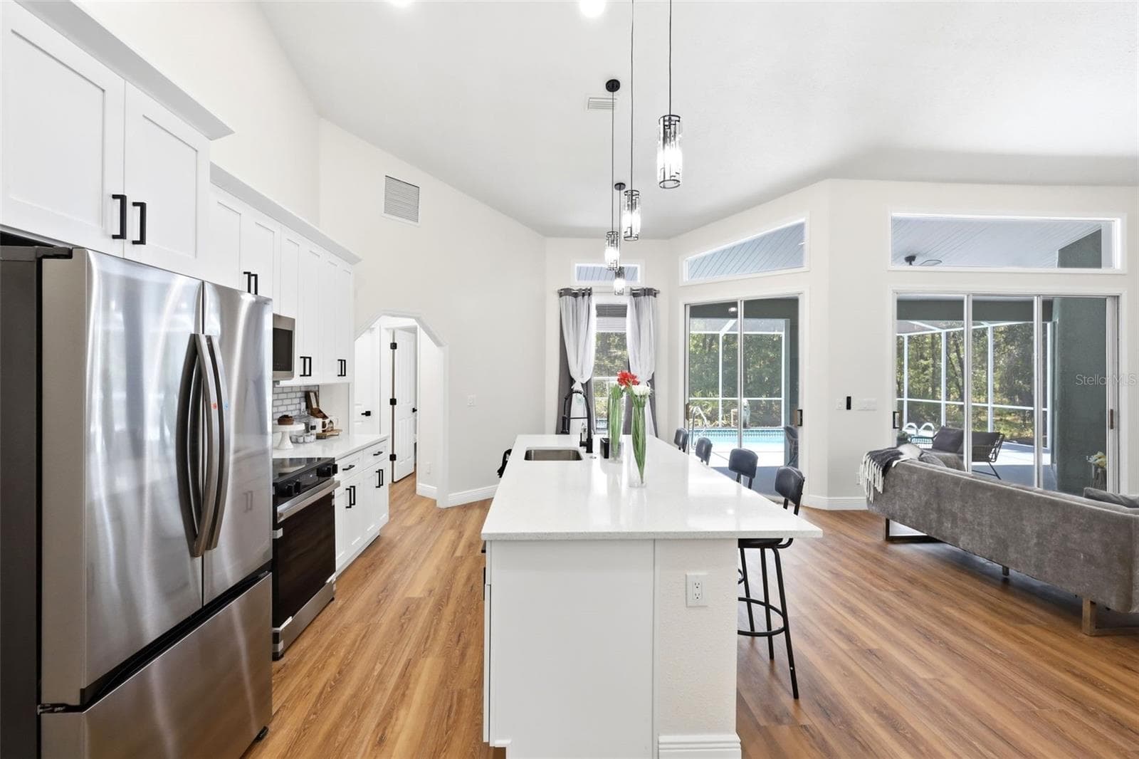 Single Family Residence at 5042 N PEPPERMINT DR, BEVERLY HILLS, photo 18 of 52