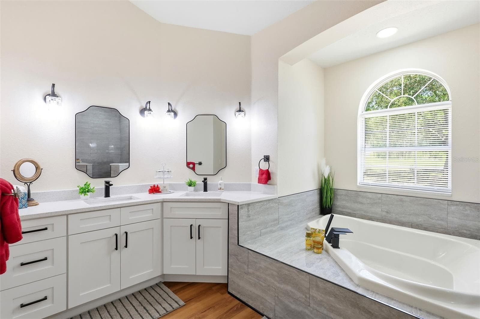 Single Family Residence at 5042 N PEPPERMINT DR, BEVERLY HILLS, photo 24 of 52
