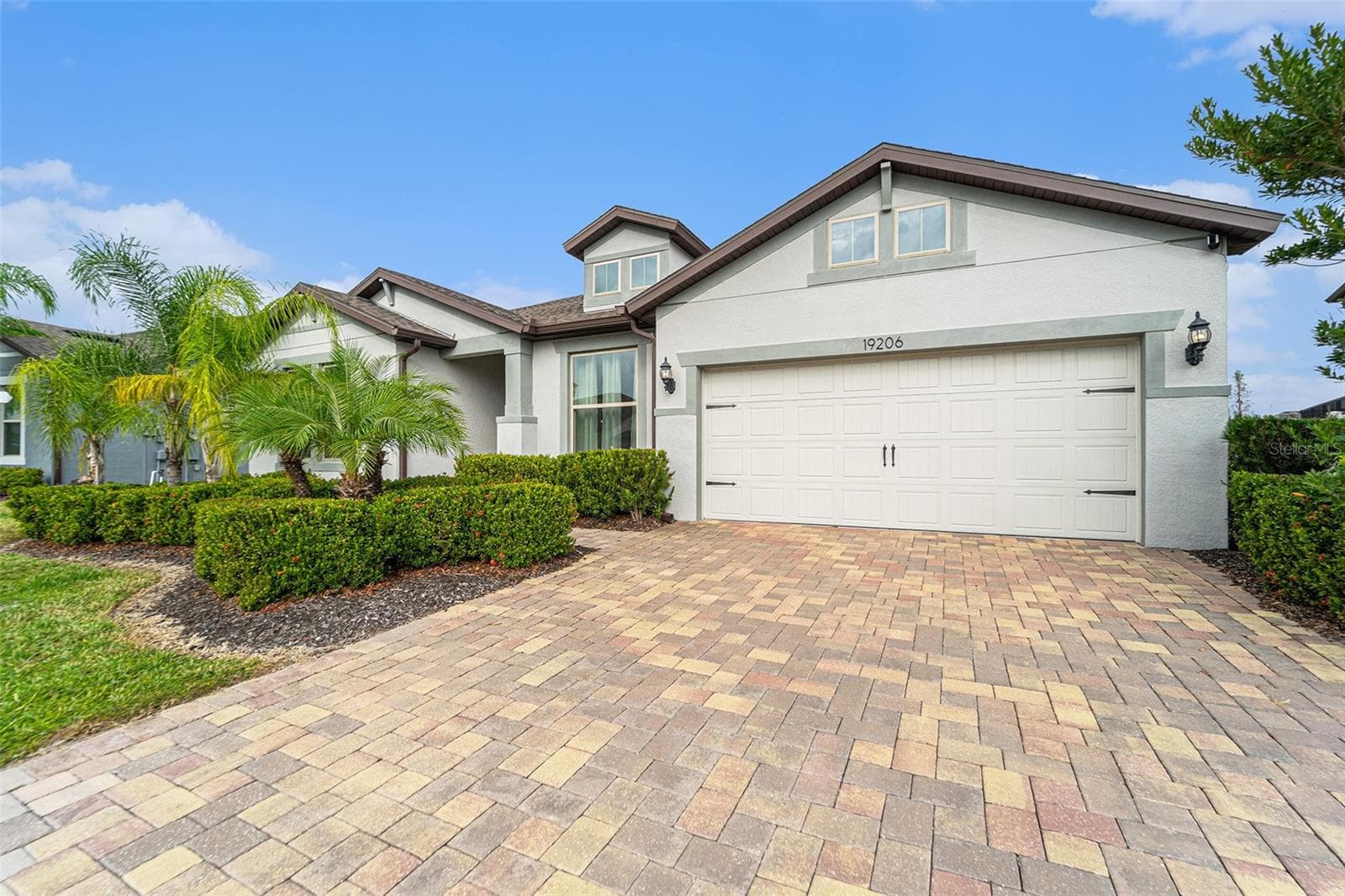 Single Family Residence at 19206 BRIARBROOK DR, TAMPA, photo 4 of 39