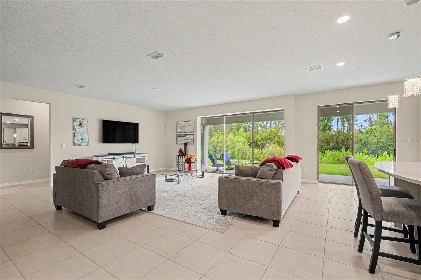 Single Family Residence at 19206 BRIARBROOK DR, TAMPA, photo 15 of 39