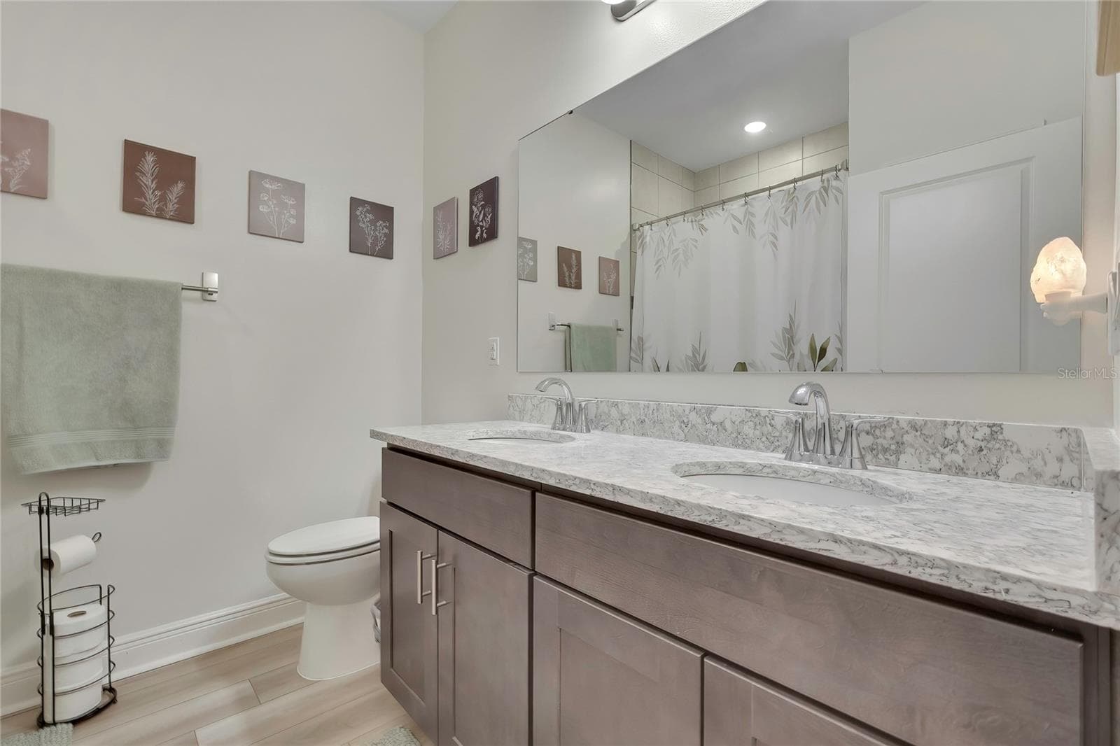 3rd full bath between bedroom 4 and 5 - 32 CARNATION CT, HOMOSASSA