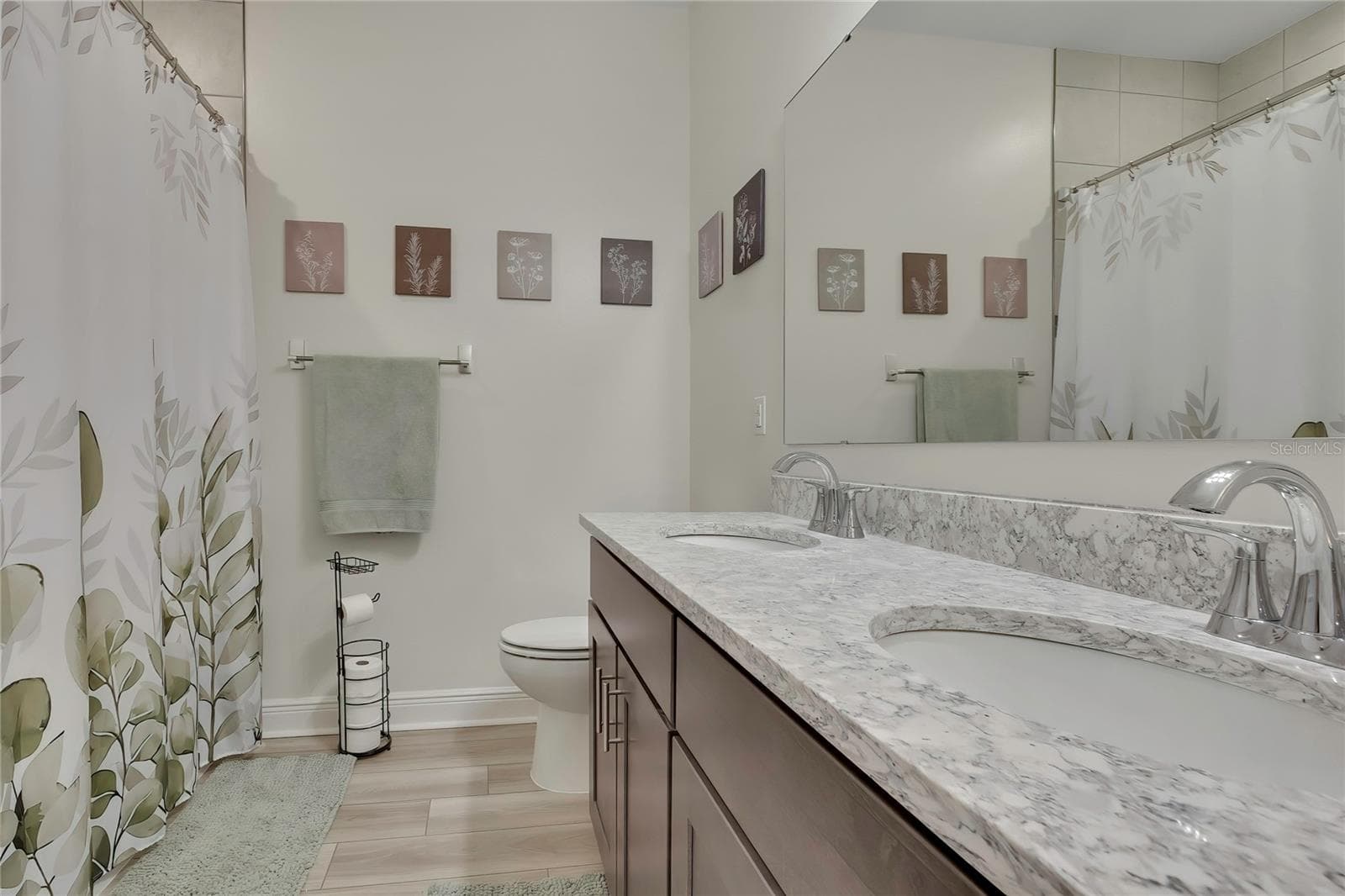 beautiful 3rd bath - 32 CARNATION CT, HOMOSASSA