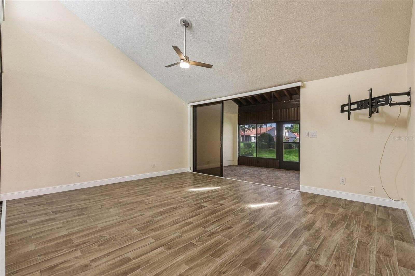 Townhouse at 107 SEVILLE CT N, PLANT CITY, photo 8 of 25