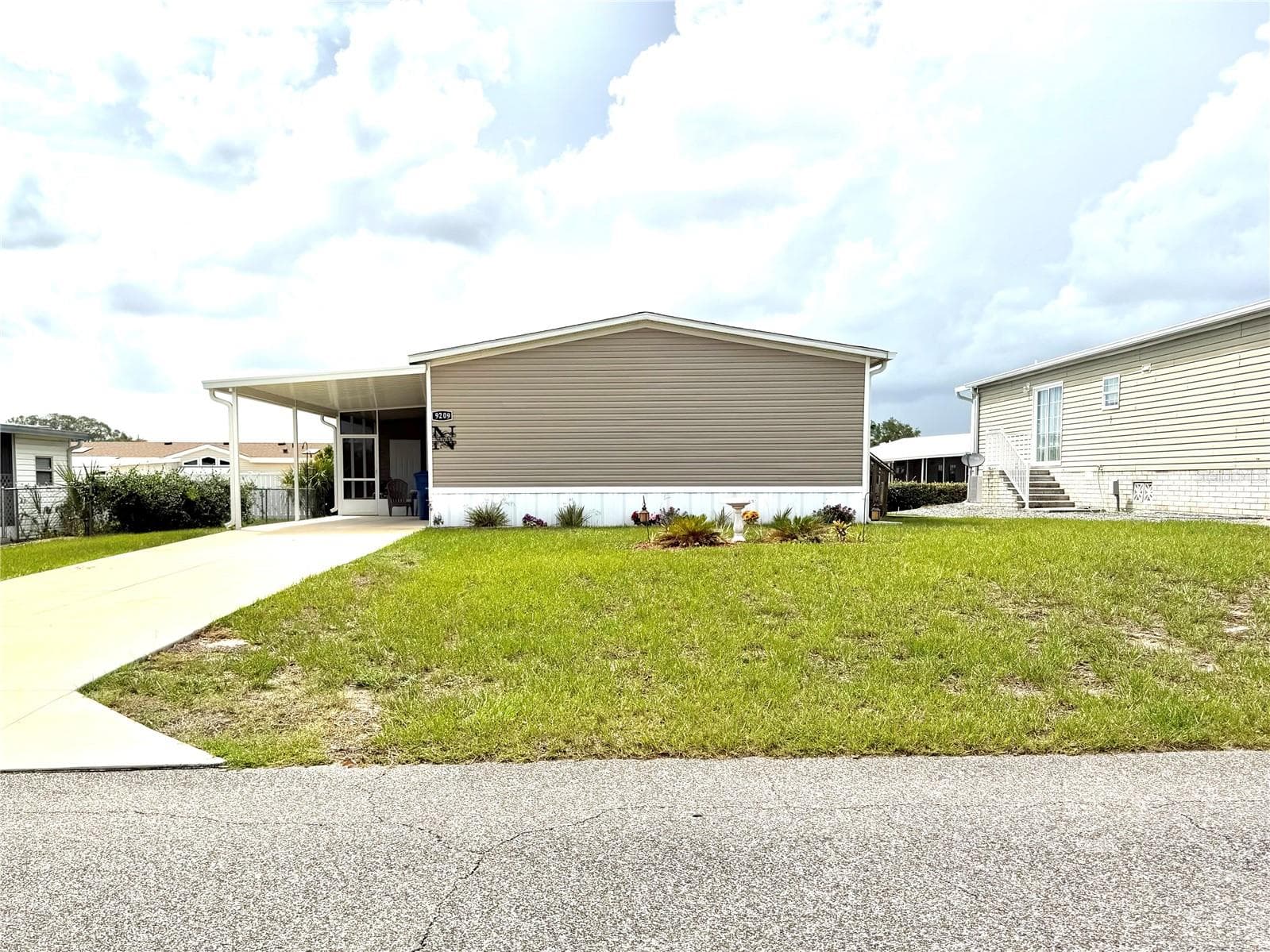 9209 FONTAINE DR