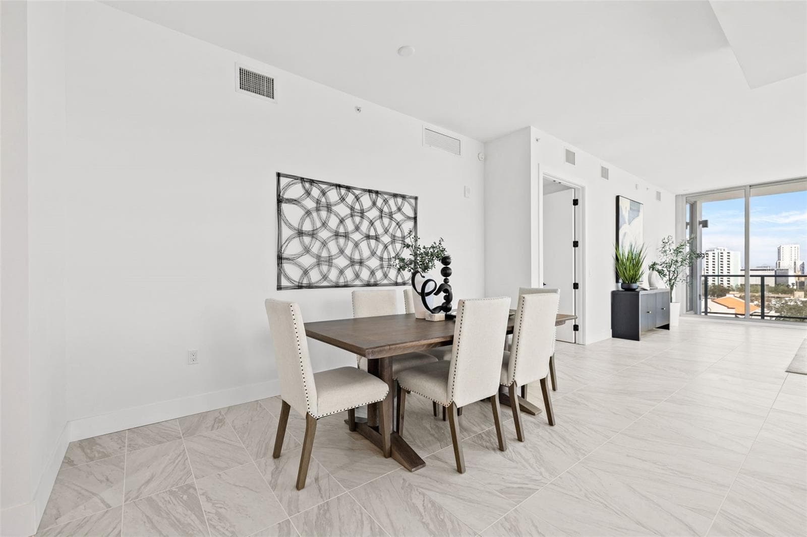 Porcelain tile flooring - 777 3RD AVE N #805, ST PETERSBURG
