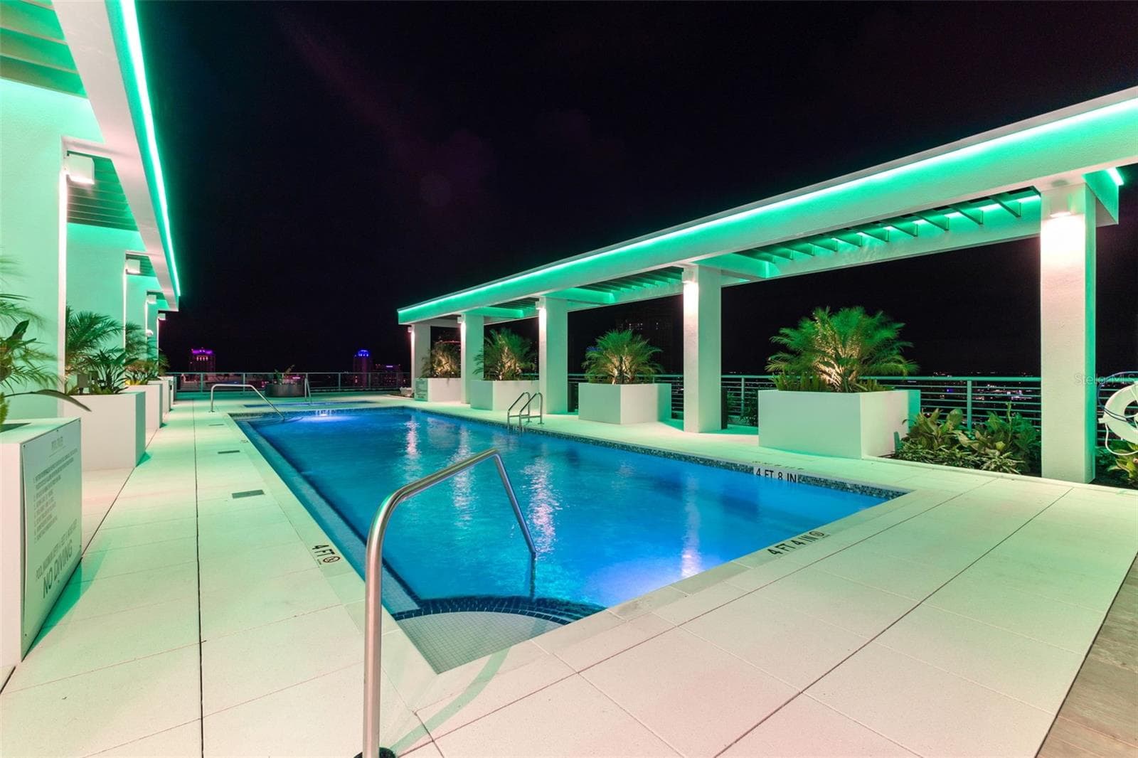 Rooftop pool - 777 3RD AVE N #805, ST PETERSBURG