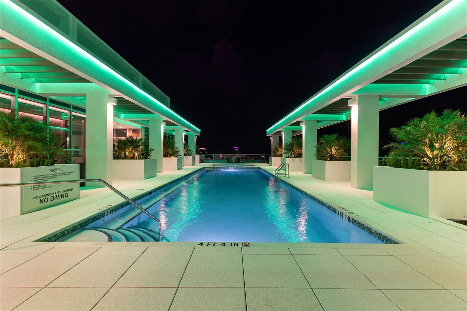 Rooftop pool - 777 3RD AVE N #805, ST PETERSBURG