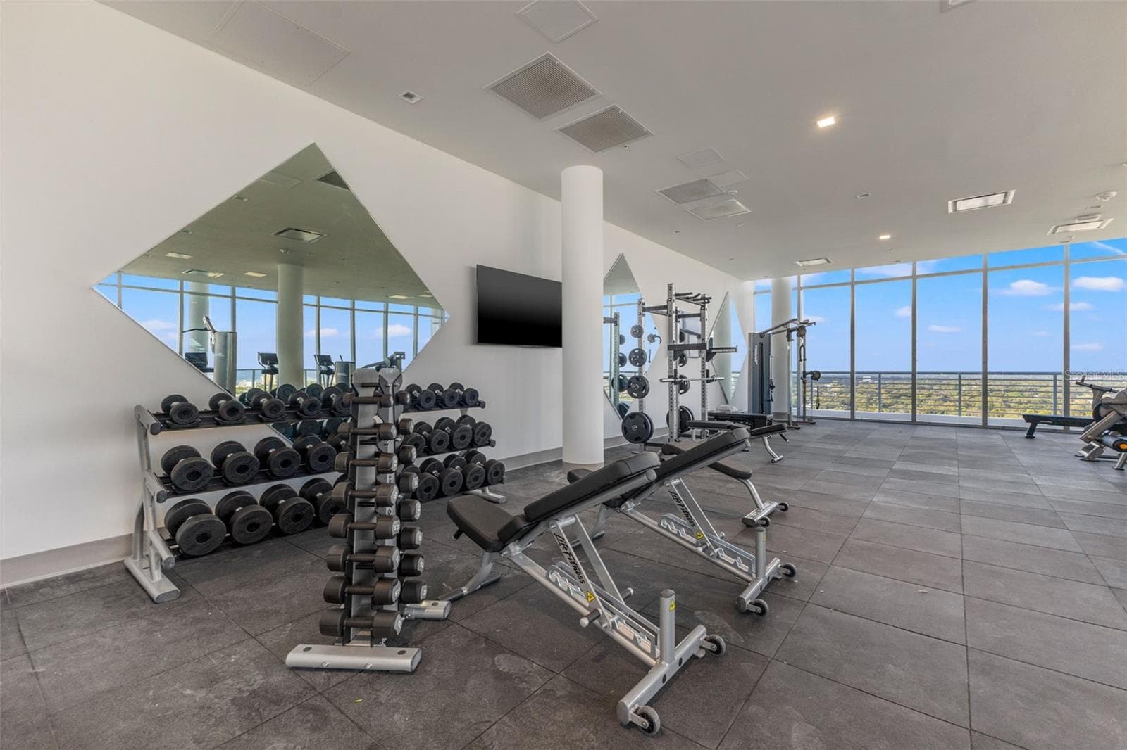 Rooftop fitness center - 777 3RD AVE N #805, ST PETERSBURG